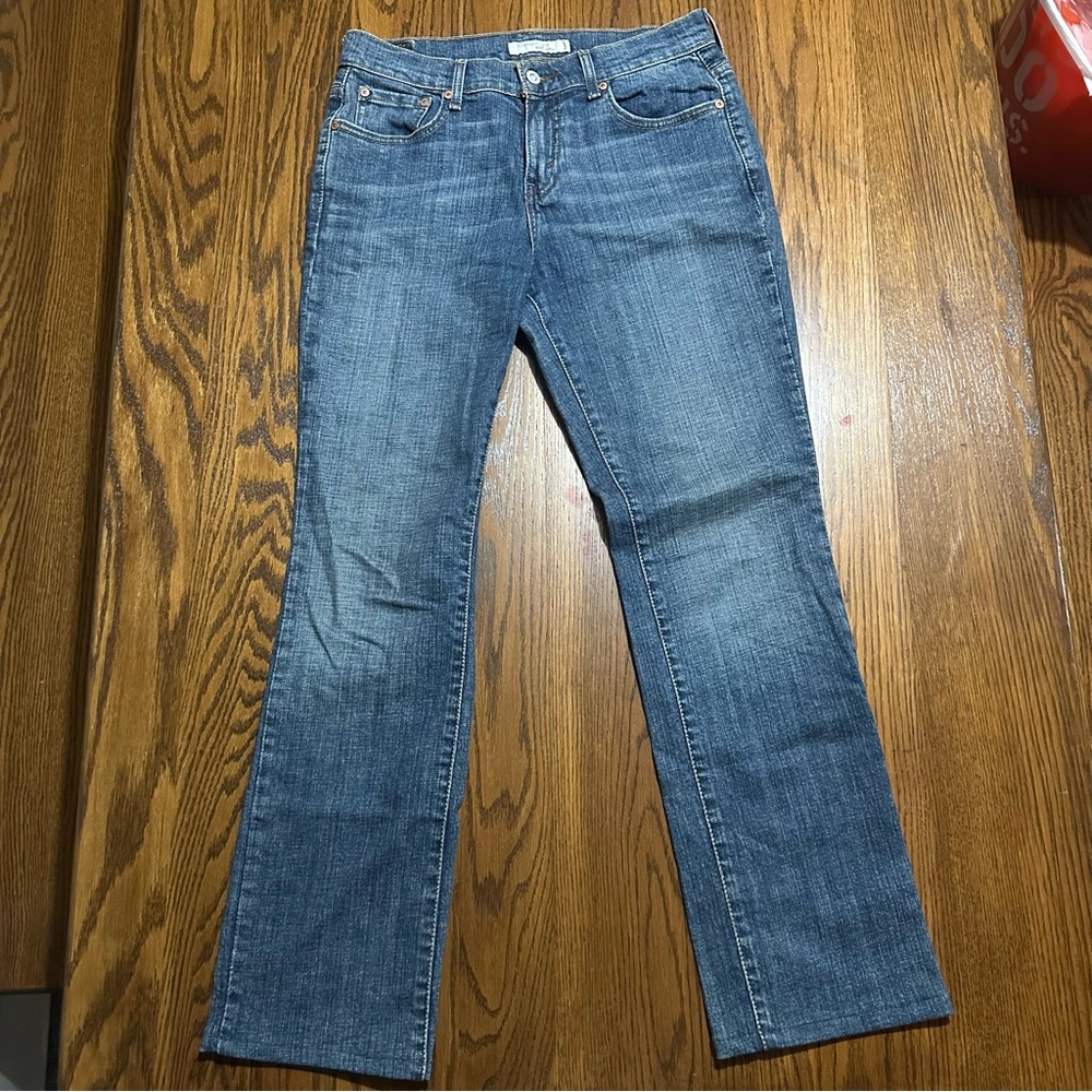 Levi’s women’s 505 straight leg jeans in size 6 dark‎ wash